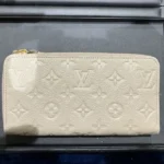 ルイ・ヴィトン　モノグラムアンプラント　ジッピーウォレット